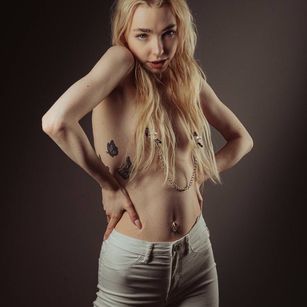 Model - Lila Blooms sexy