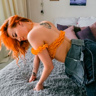 Model - Xxxeniya footfetish