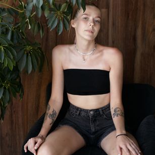 Model - Leila smalltits