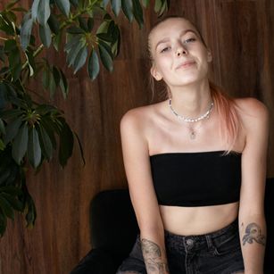 Model - Leila skinny