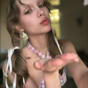 Model - Ewa Eden petite