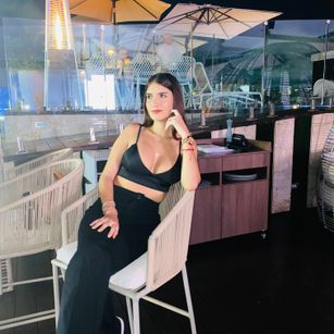 Model - Pamela Hugs teen