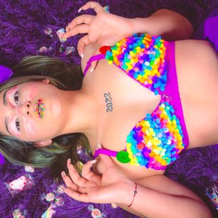 Model - Nicolle White masturbation