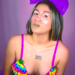 Model - Nicolle White cum