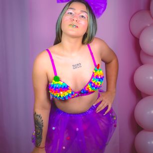 Model - Nicolle White heels