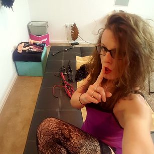 Model - Jana Reynes squirt