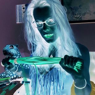 Model - Jana Reynes cum