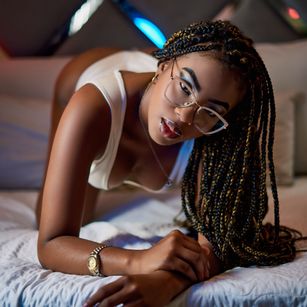 Model - KatiaFlores squirt