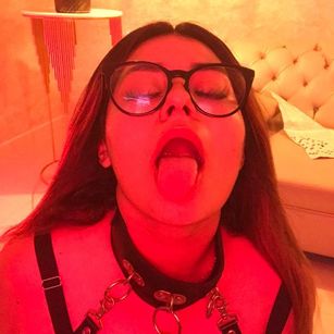 Model - paulette parker bigboobs