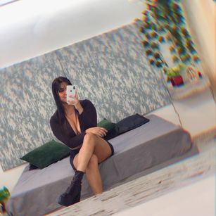 Model - ElizabethJhons taste