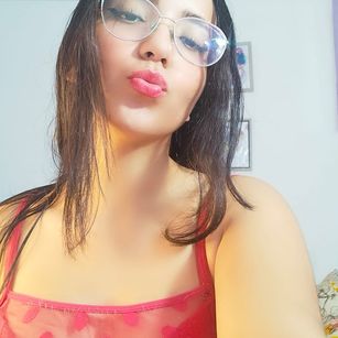 Model - LucyDerby joi