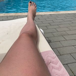 Model - GoddessHarley smoking