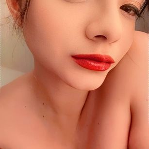 Model - Coraline Evans lovely