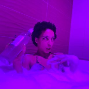 Model - Elizabeth corazon de leon hairybush