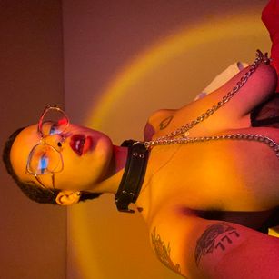 Model - Elizabeth corazon de leon latina