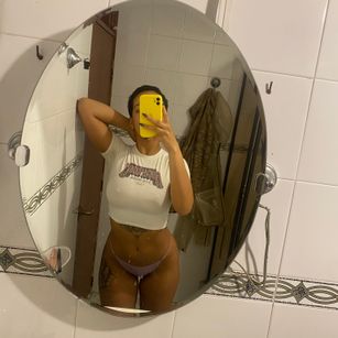 Model - Elizabeth corazon de leon bigboobs