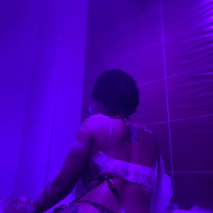 Model - Elizabeth corazon de leon femdom