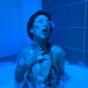 Model - Elizabeth corazon de leon hairybush