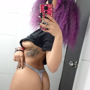 Model - Elizabeth corazon de leon puffyniples