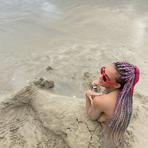 Model - Elizabeth corazon de leon puffyniples