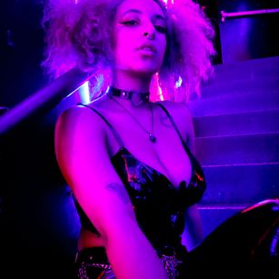 Model - Elizabeth corazon de leon femdom