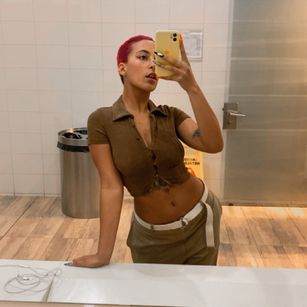 Model - Elizabeth corazon de leon latina