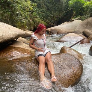 Model - Elizabeth corazon de leon puffyniples