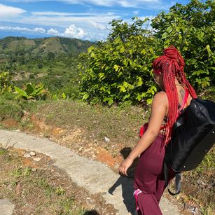 Model - Elizabeth corazon de leon hairyarmpits