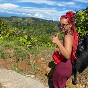 Model - Elizabeth corazon de leon hairyarmpits