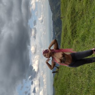 Model - Elizabeth corazon de leon bigass