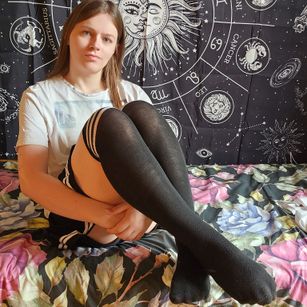 Model - TracyFem gape