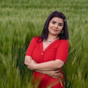 Model - GiselleVelvet curly