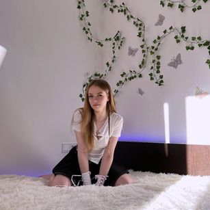 Model - Lilia Sunshine boobs