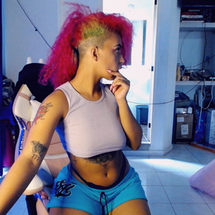 Model - Elizabeth corazon de leon bigboobs