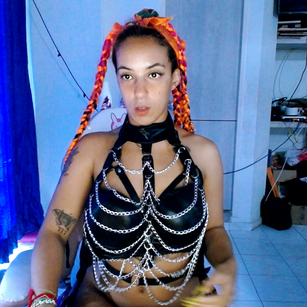 Model - Elizabeth corazon de leon puffyniples