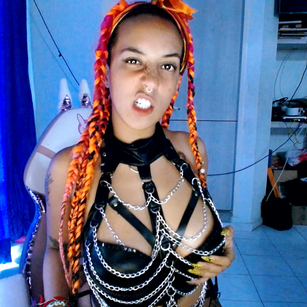 Model - Elizabeth corazon de leon bigass