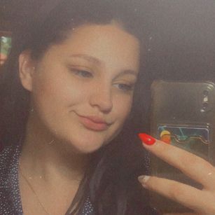 Model - Emily_Mills lips