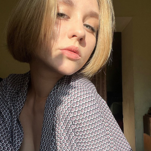 Model - LiziFox masturbation