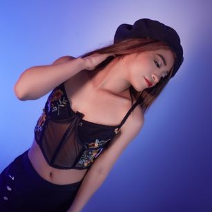 Model - EmilieSaenz heels