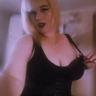 Model - SweetMilf bigtits