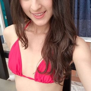 Model - Sylvie Gomez joi