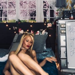 Model - LoraliLynn humiliation