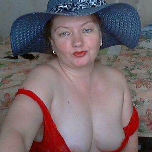 Model - Lusi Red natural