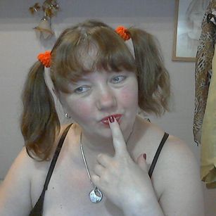 Model - Lusi Red bigbreasts