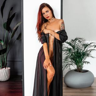 Model - Agata Bryant toy