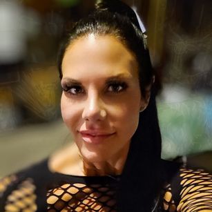 Model - Bella LOVENSE