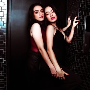 Model - BellaandLia deepthroat