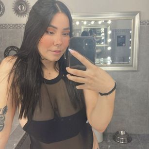 Model - Lilith Rosee squirt