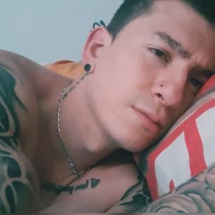 Model - Bruno masturbate