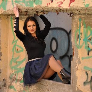 Model - Evelissa_1 friend